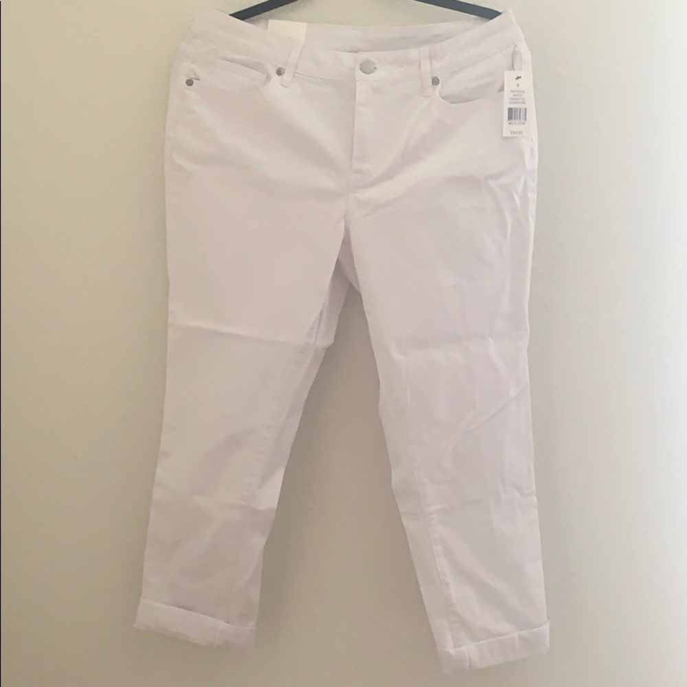 Crown &ivy white Capri pants